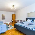 Royal Flats Old Town Apartman