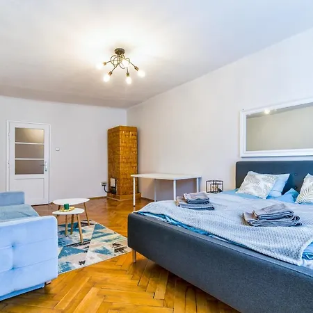 Royal Flats Old Town Apartment