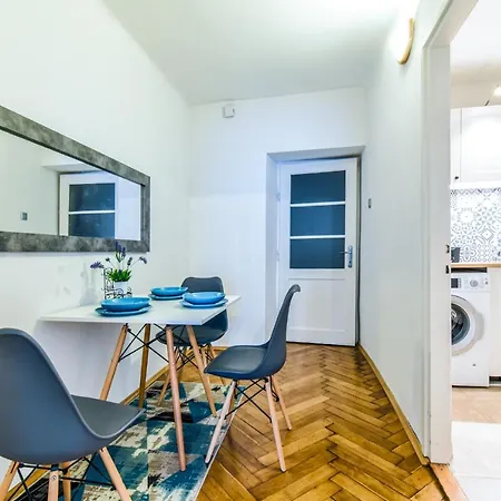 Royal Flats Old Town Apartment