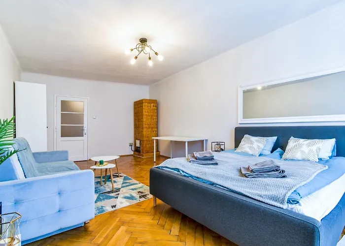 Royal Flats Old Town Apartment